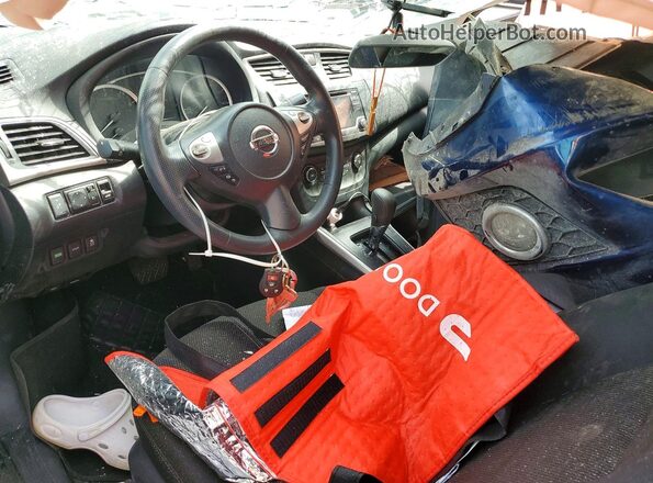 3N1AB7AP8JY342387 2018 NISSAN SENTRA Синий Вид панели приборов