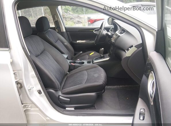 3N1AB7AP9JY225871 2018 NISSAN SENTRA Silver Widok wnętrza z przodu