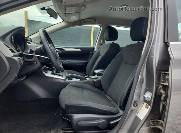 3N1AB7AP9JY315652 2018 NISSAN SENTRA Silver Вид салону спереду