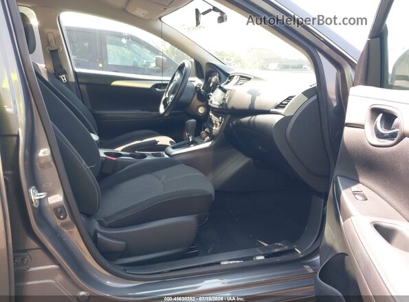 3N1AB7AP9JY323122 2018 NISSAN SENTRA Серый Вид салона спереди