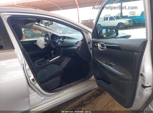 3N1AB7APXHY365437 2017 NISSAN SENTRA Серебряный Вид салона спереди