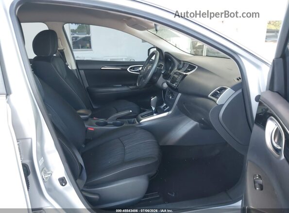 3N1AB7APXJY207430 2018 NISSAN SENTRA Silver Widok wnętrza z przodu