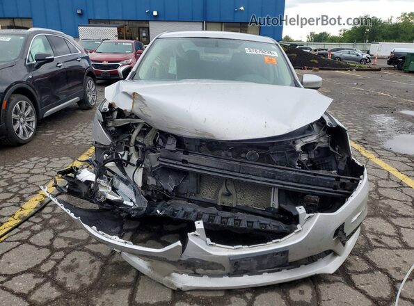 3N1AB7APXJY252237 2018 NISSAN SENTRA Серебряный Вид спереди