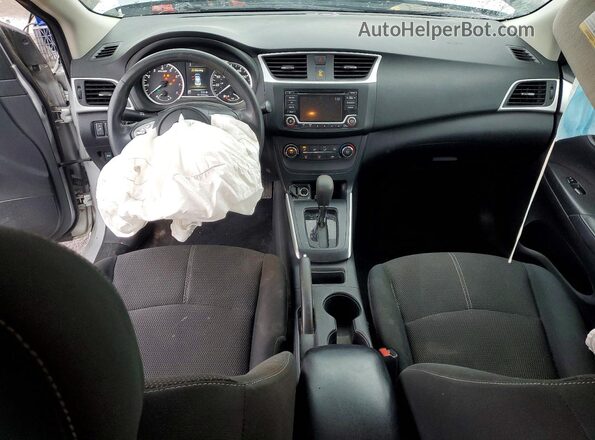 3N1AB7APXJY252237 2018 NISSAN SENTRA Серебряный Вид панели приборов