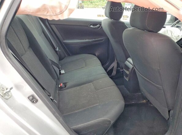 3N1AB7APXJY252237 2018 NISSAN SENTRA Серебряный Вид задних сидений
