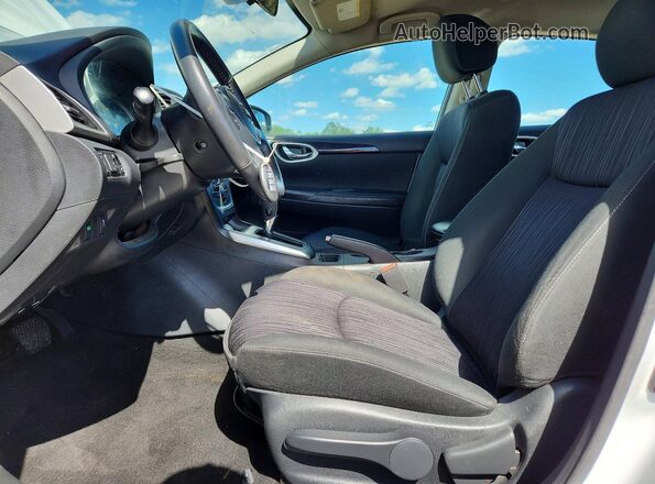 3N1AB7APXKY322174 2019 NISSAN SENTRA Белый Вид салона спереди