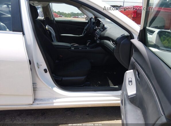 3N1AB8BV0RY328580 2024 NISSAN SENTRA Белый Вид салона спереди