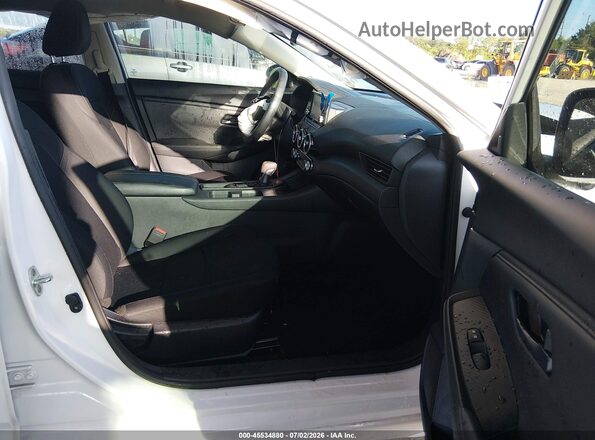 3N1AB8BV3RY309988 2024 NISSAN SENTRA Белый Вид салона спереди