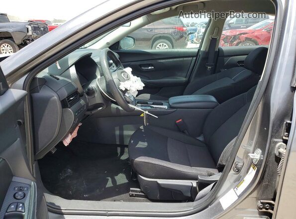 3N1AB8CV3RY264906 2024 NISSAN SENTRA Серебряный Вид салона спереди