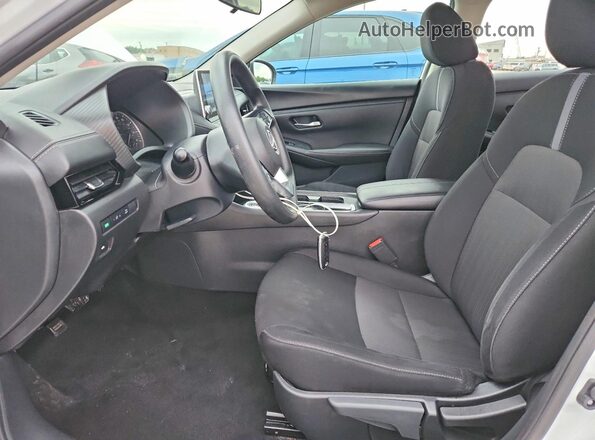 3N1AB8CV3RY338079 2024 NISSAN SENTRA White Widok wnętrza z przodu