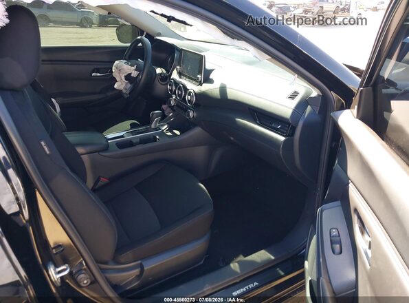 3N1AB8CV4RY362858 2024 NISSAN SENTRA Черный Вид салона спереди