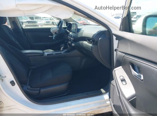 3N1AB8CV5MY252412 2021 NISSAN SENTRA Серебряный Вид салона спереди