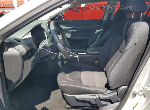 3N1AB8CV6MY206975 2021 NISSAN SENTRA Серебряный Вид салона спереди