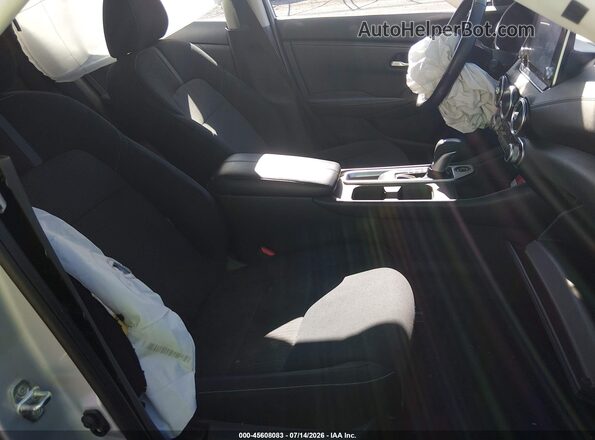 3N1AB8CV8NY272817 2022 NISSAN SENTRA Silver Вид салону спереду