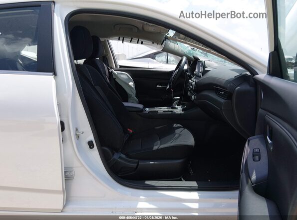 3N1AB8CV8RY365875 2024 NISSAN SENTRA Белый Вид салона спереди