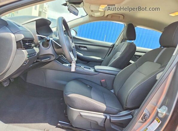3N1AB8CV8SY291069 2025 NISSAN SENTRA Silver Սալոնի դիմացի տեսք