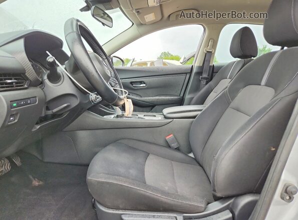 3N1AB8CV9MY326852 2021 NISSAN SENTRA Серебряный Вид салона спереди
