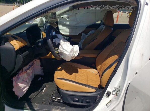 3N1AB8CV9PY302118 2023 NISSAN SENTRA Белый Вид салона спереди