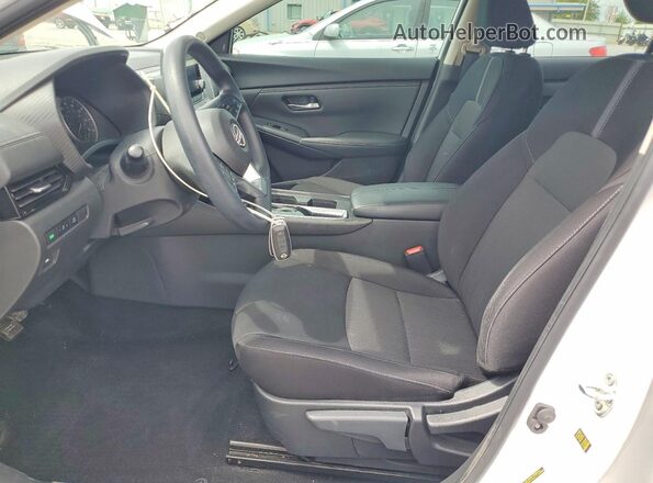 3N1AB8CV9RY231103 2024 NISSAN SENTRA Белый Вид салона спереди