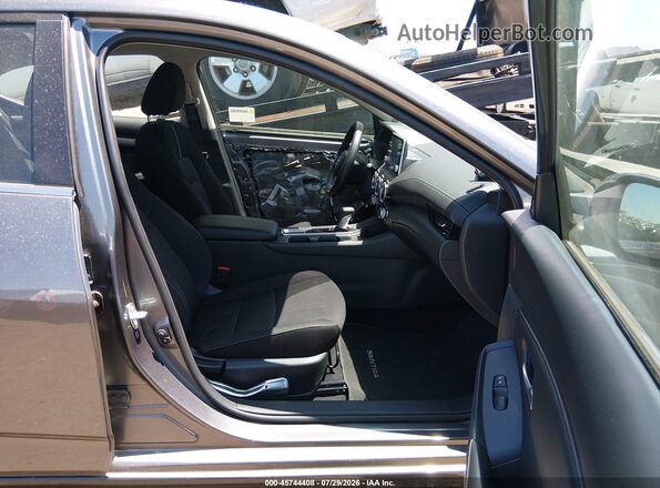 3N1AB8CV9SY375496 2025 NISSAN SENTRA Gray Vista interior delantera