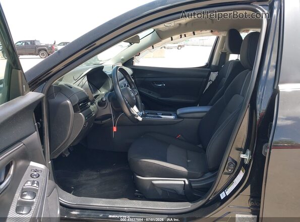 3N1AB8CVXPY313659 2023 NISSAN SENTRA Черный Вид салона спереди