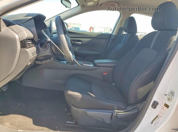3N1AB8CVXRY372603 2024 NISSAN SENTRA White Սալոնի դիմացի տեսք