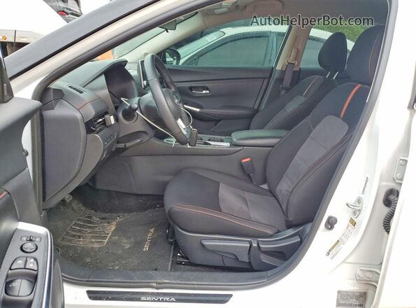 3N1AB8DV2RY263776 2024 NISSAN SENTRA White Սալոնի դիմացի տեսք