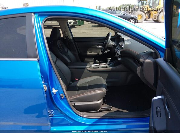 3N1AB8DV6PY298995 2023 NISSAN SENTRA Синий Вид салона спереди