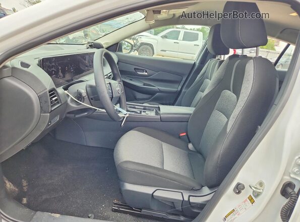 3N1AB9CV2TY252744 2026 NISSAN SENTRA Белый Вид салона спереди