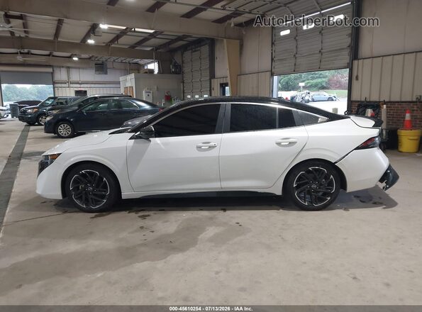 3N1AB9DV1TY242365 2026 NISSAN SENTRA White Панорамний вид салону 360°