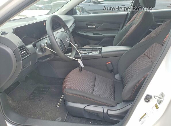 3N1AB9DV2TY213506 2026 NISSAN SENTRA Белый Вид салона спереди