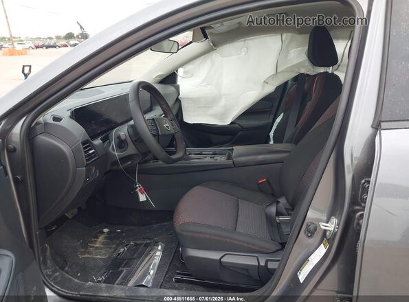 3N1AB9DV7TY242063 2026 NISSAN SENTRA Gray Widok wnętrza z przodu