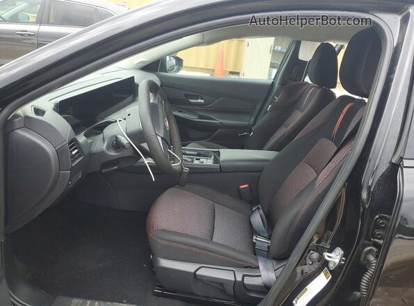 3N1AB9DV7TY279372 2026 NISSAN SENTRA Черный Вид салона спереди