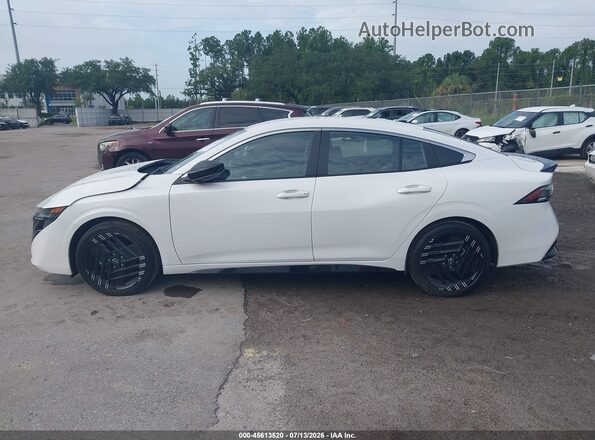3N1AB9DV8TY213686 2026 NISSAN SENTRA White Սալոնի 360 աստիճան տեսք