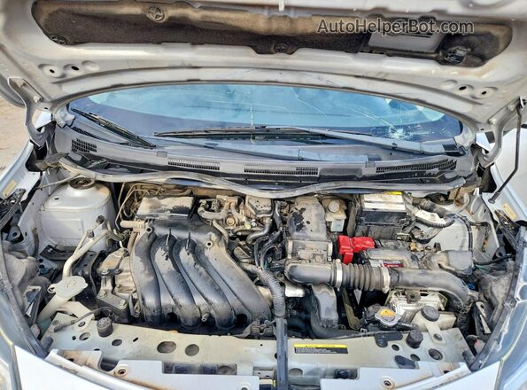 3N1CE2CP1HL359703 2017 NISSAN VERSA Silver Widok komory silnika