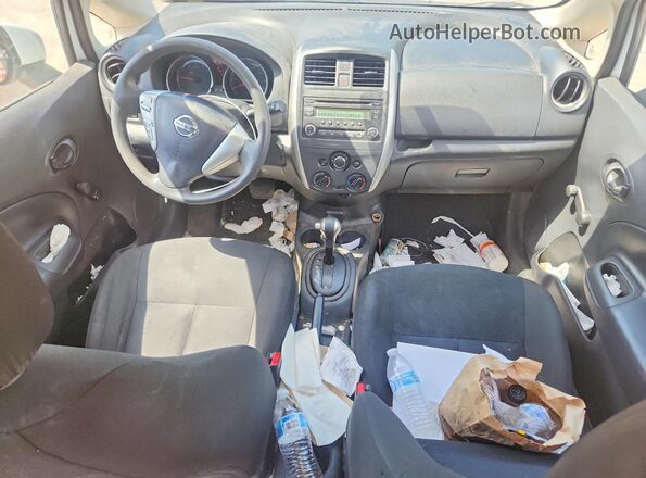 3N1CE2CP1JL359125 2018 NISSAN VERSA White Vista del salpicadero