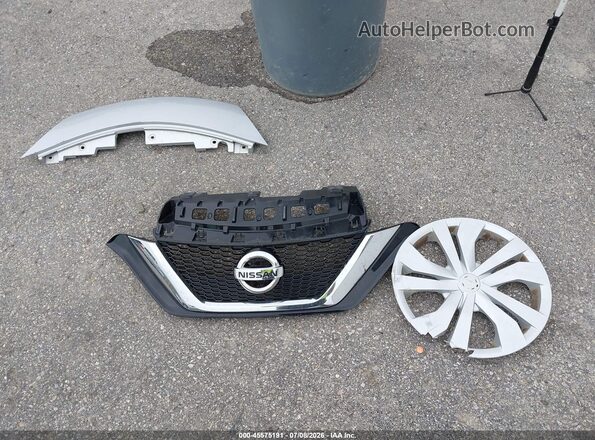 3N1CE2CP3HL363610 2017 NISSAN VERSA NOTE Silver Widok deski rozdzielczej