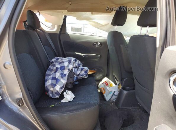 3N1CE2CP4JL356431 2018 NISSAN VERSA Gray Vista de los asientos traseros