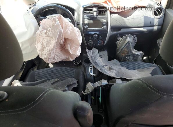 3N1CE2CP4JL356431 2018 NISSAN VERSA Gray Vista del salpicadero