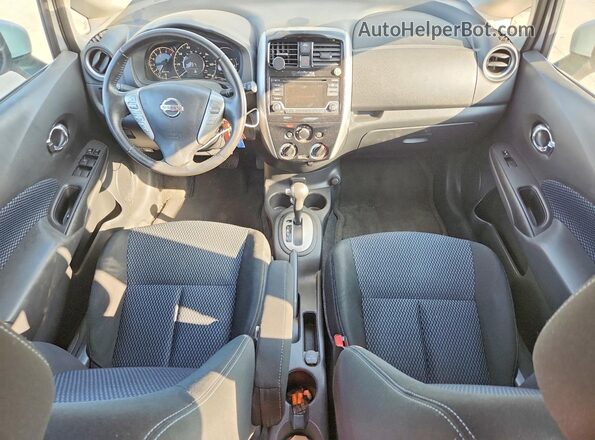 3N1CE2CP5HL365262 2017 NISSAN VERSA Серебряный Вид панели приборов