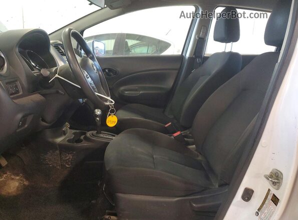 3N1CE2CP6KL356013 2019 NISSAN VERSA White Front interior view