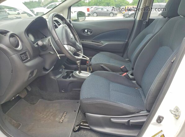 3N1CE2CP8JL357565 2018 NISSAN VERSA White Vista interior delantera