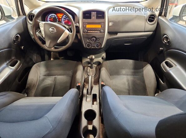 3N1CE2CP8JL358134 2018 NISSAN VERSA White Widok deski rozdzielczej