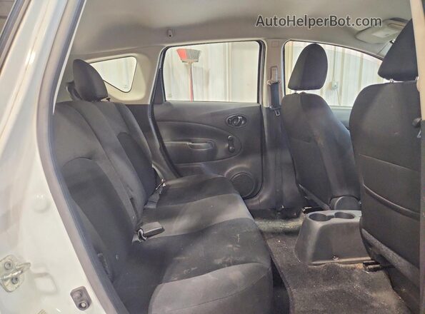 3N1CE2CP8JL358134 2018 NISSAN VERSA White Widok tylnych siedzeń
