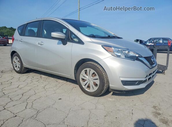 3N1CE2CP9JL357655 2018 NISSAN VERSA Серебряный Передняя правая четверть