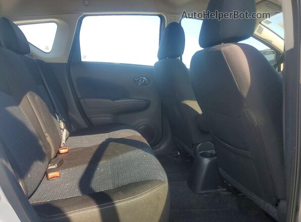 3N1CE2CP9JL357655 2018 NISSAN VERSA Серебряный Вид задних сидений