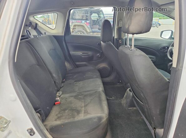 3N1CE2CPXJL366039 2018 NISSAN VERSA White Rear seats view