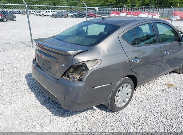 3N1CN7AP0HL894909 2017 NISSAN VERSA Gray Widok z przodu