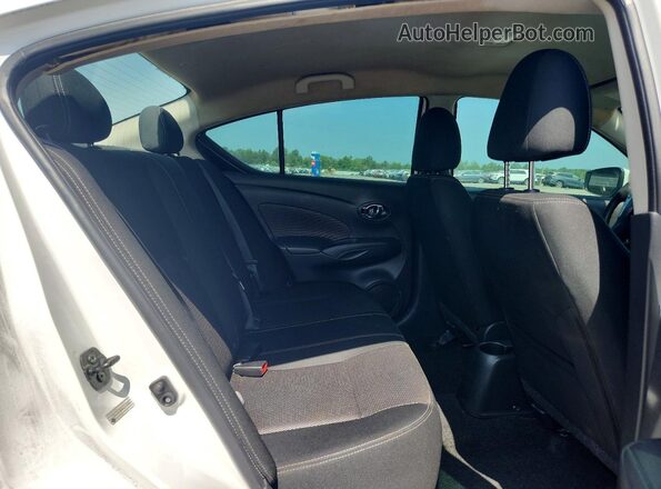 3N1CN7AP0KL818565 2019 NISSAN VERSA White Rear seats view