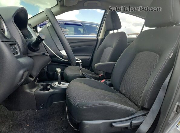 3N1CN7AP1KL816596 2019 NISSAN VERSA Gray Widok wnętrza z przodu